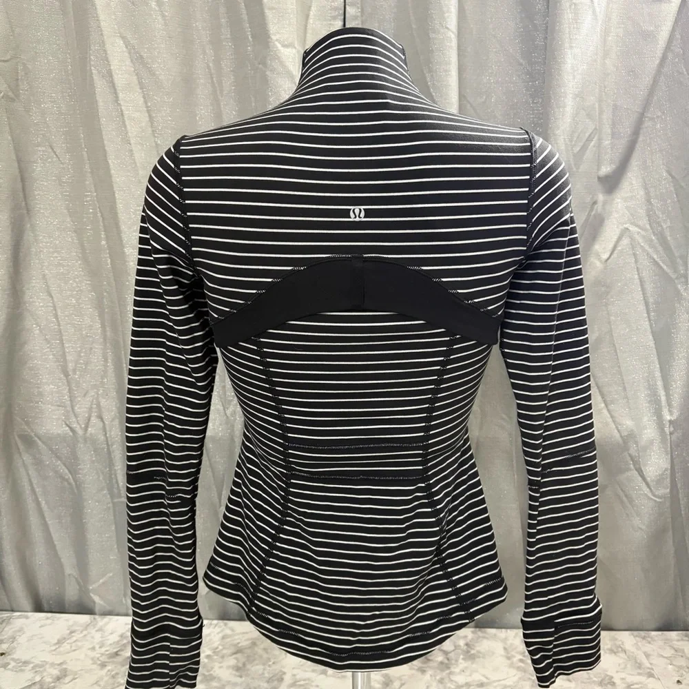 Lululemon Black and White parallel Define Jacket - Picture 6 of 15